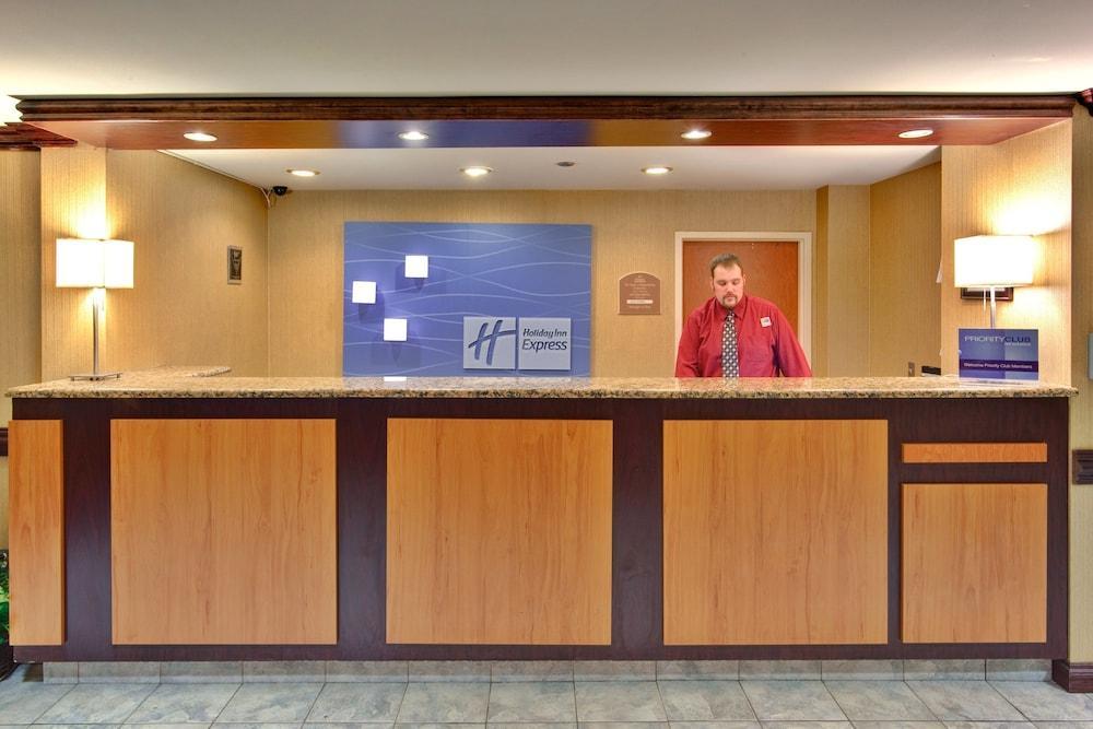 Holiday Inn Express Flint-Campus Area By Ihg Exterior photo