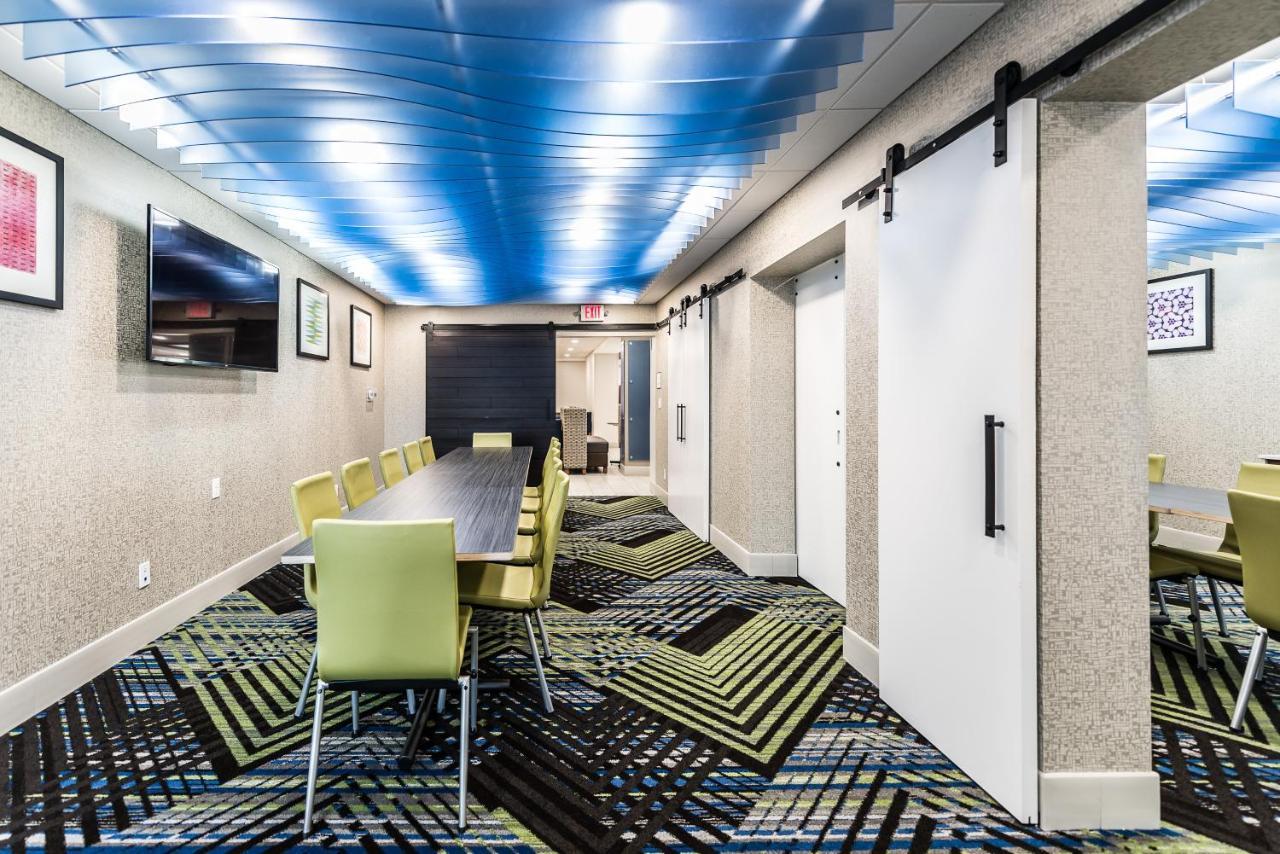 Holiday Inn Express Flint-Campus Area By Ihg Exterior photo
