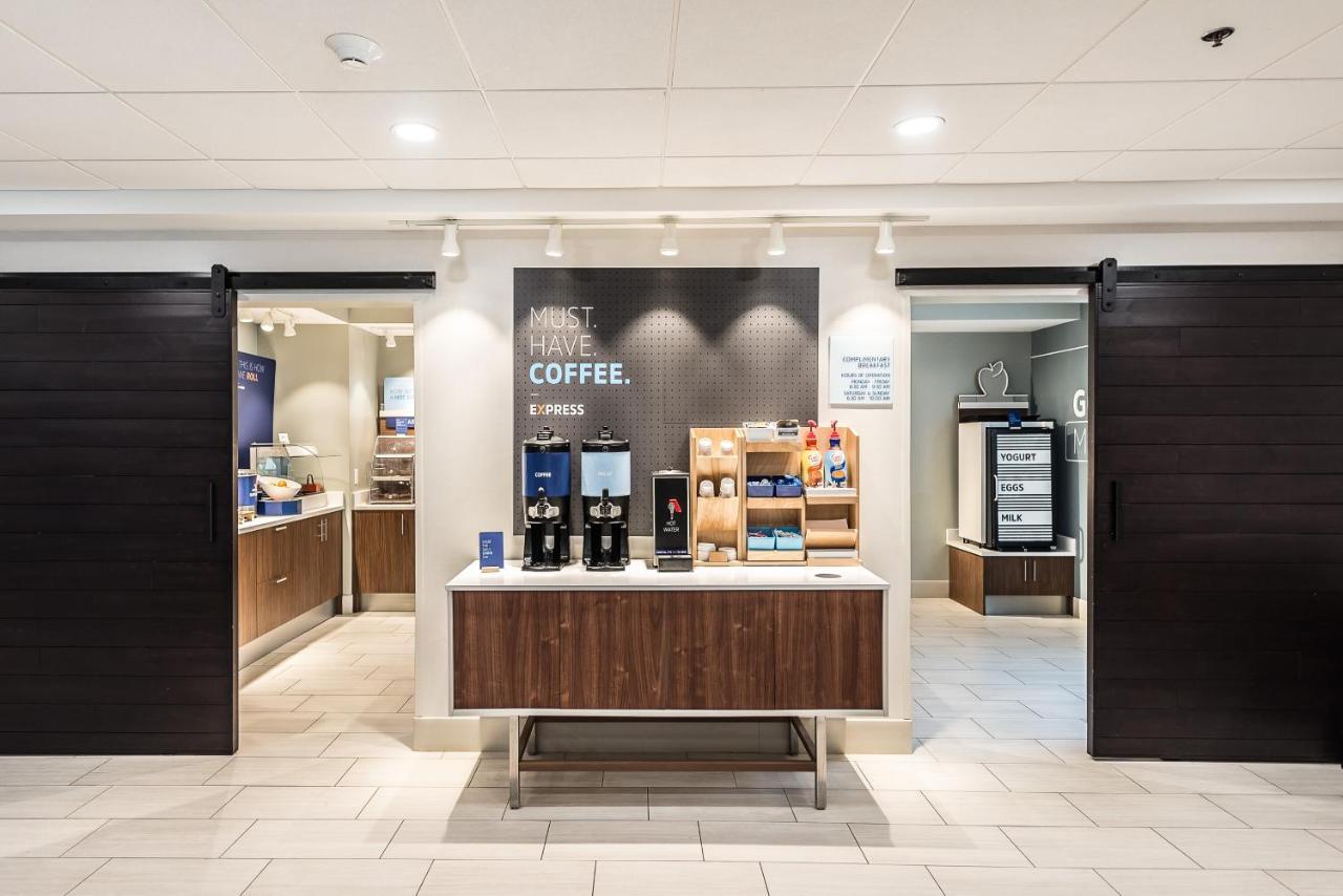 Holiday Inn Express Flint-Campus Area By Ihg Exterior photo