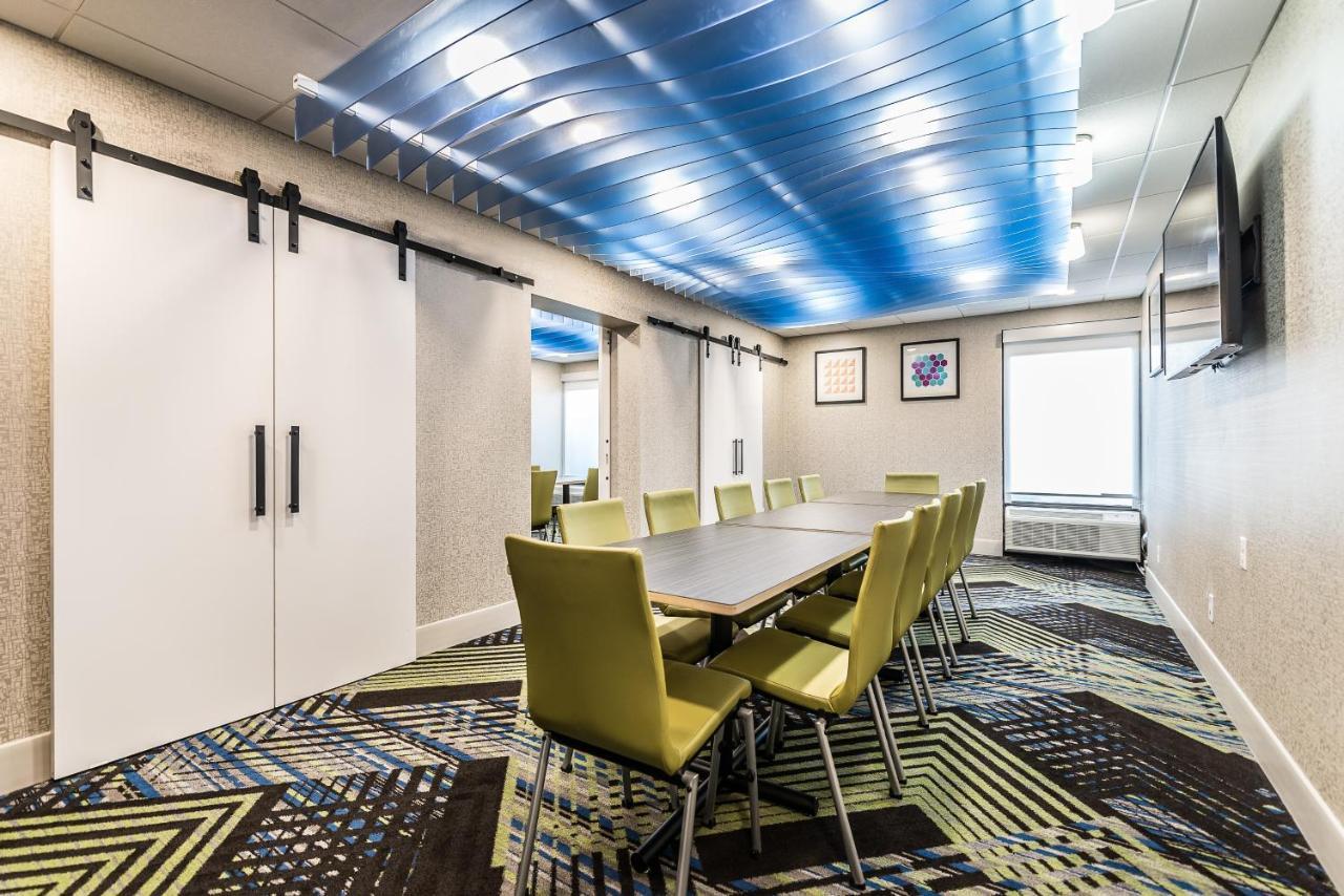 Holiday Inn Express Flint-Campus Area By Ihg Exterior photo